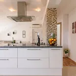 Апартаменты Lorena - With Sea View Near Old Town Трогир
